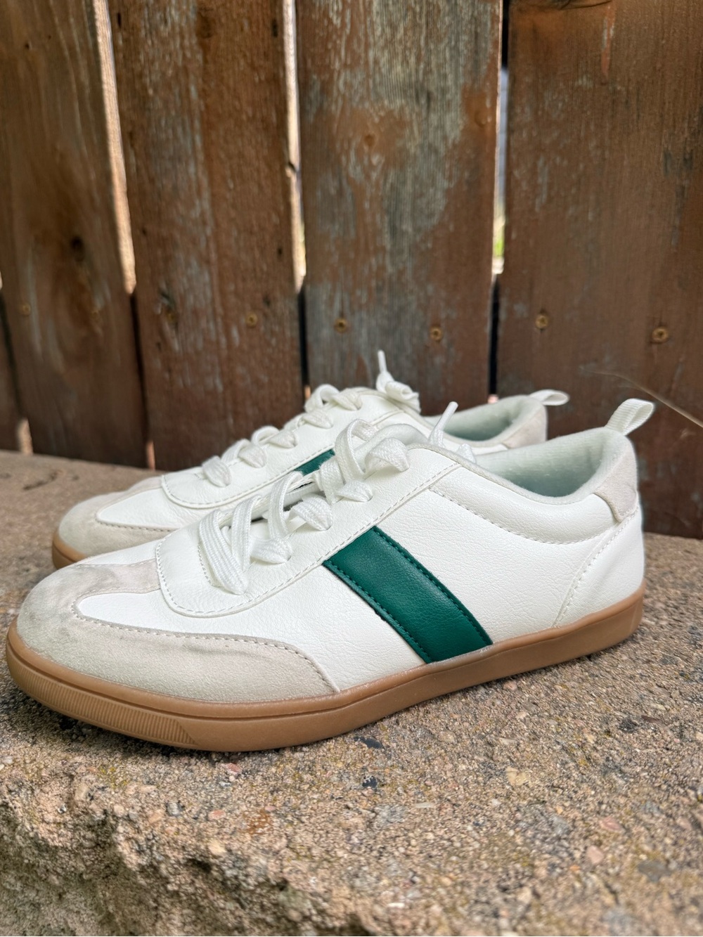 Old Navy Kids White Green Stripe Sneakers Size 4